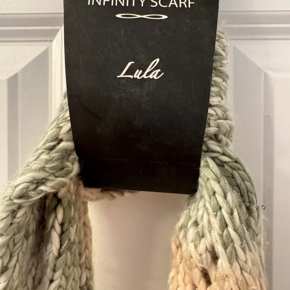 Infinity knit Scarf - Picture 5 of 6